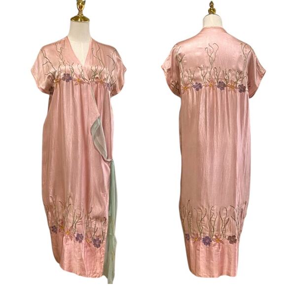 Vintage 20s Pink Silk Floral Embroidered Dressing Gown Kimono Robe Size M